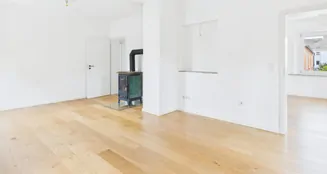 von_poll_real_estate_property_25122003_image_1