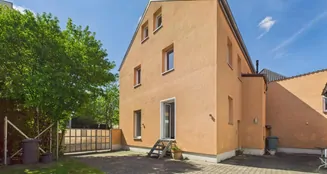 von_poll_real_estate_property_25122003_image_0