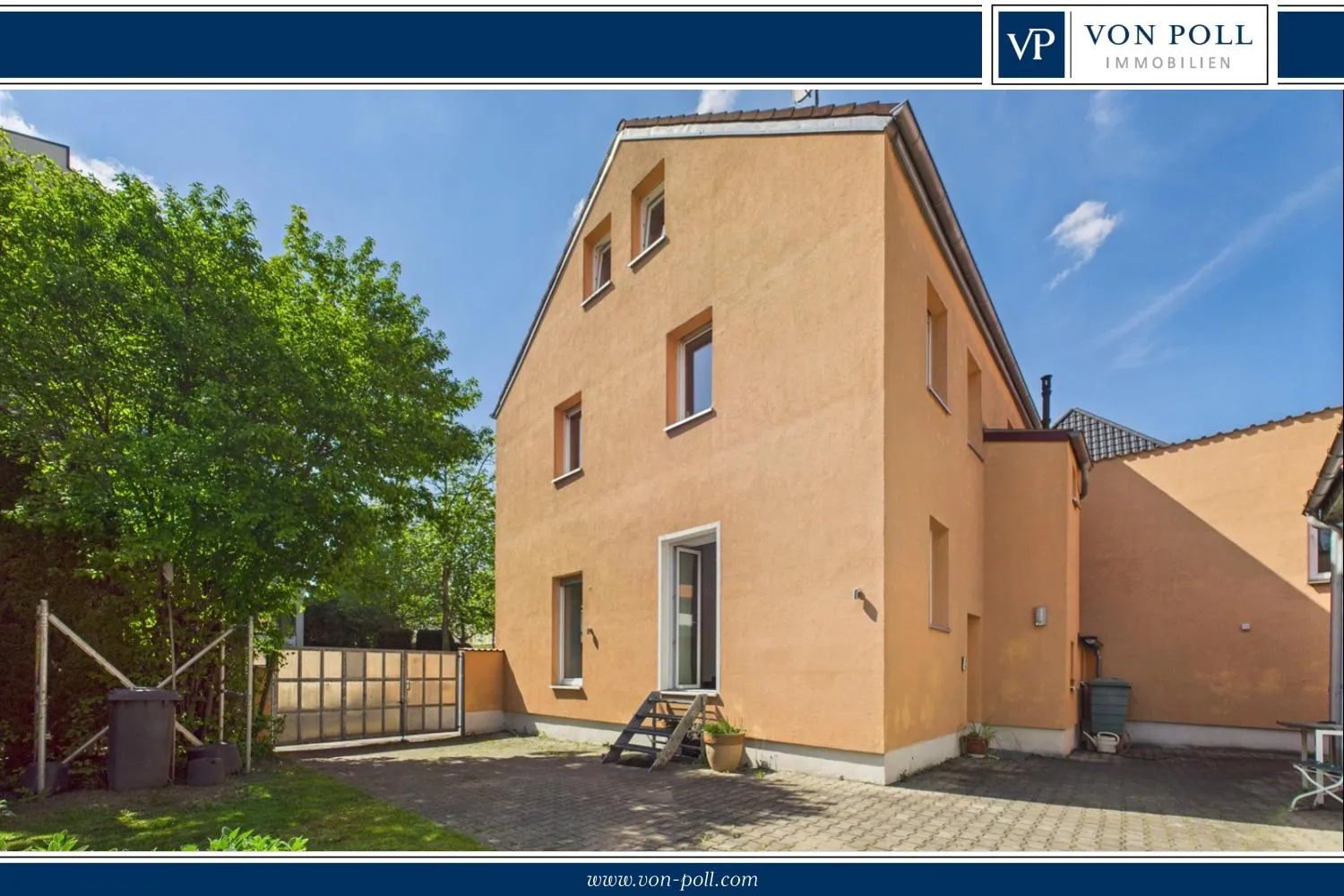 Vivre dans le quartier prisé de Pfersee, avec un espace commercial et un studio en location.