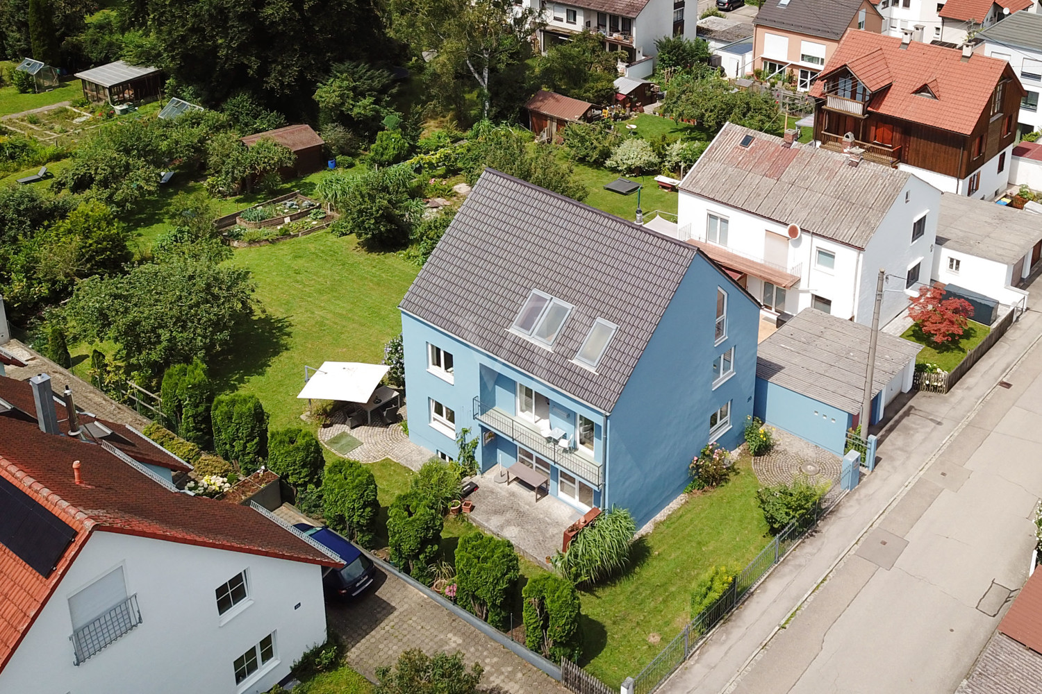 Ihr neues Zuhause: Großzügiges Einfamilienhaus mit Dachstudio auf Traumgrundstück