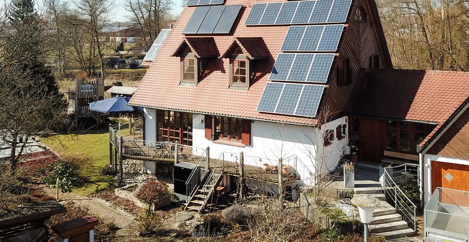 Exklusives Anwesen in Biberbach – Wohnkomfort trifft auf Nachhaltigkeit