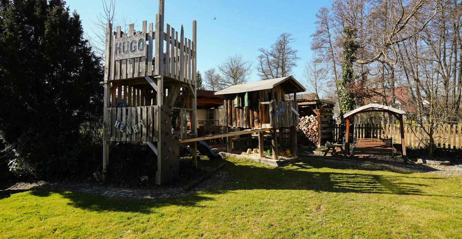 Exklusives Anwesen in Biberbach – Wohnkomfort trifft auf Nachhaltigkeit
