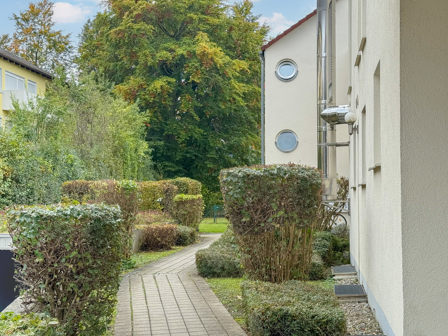 Große helle Wohnung mit Balkon