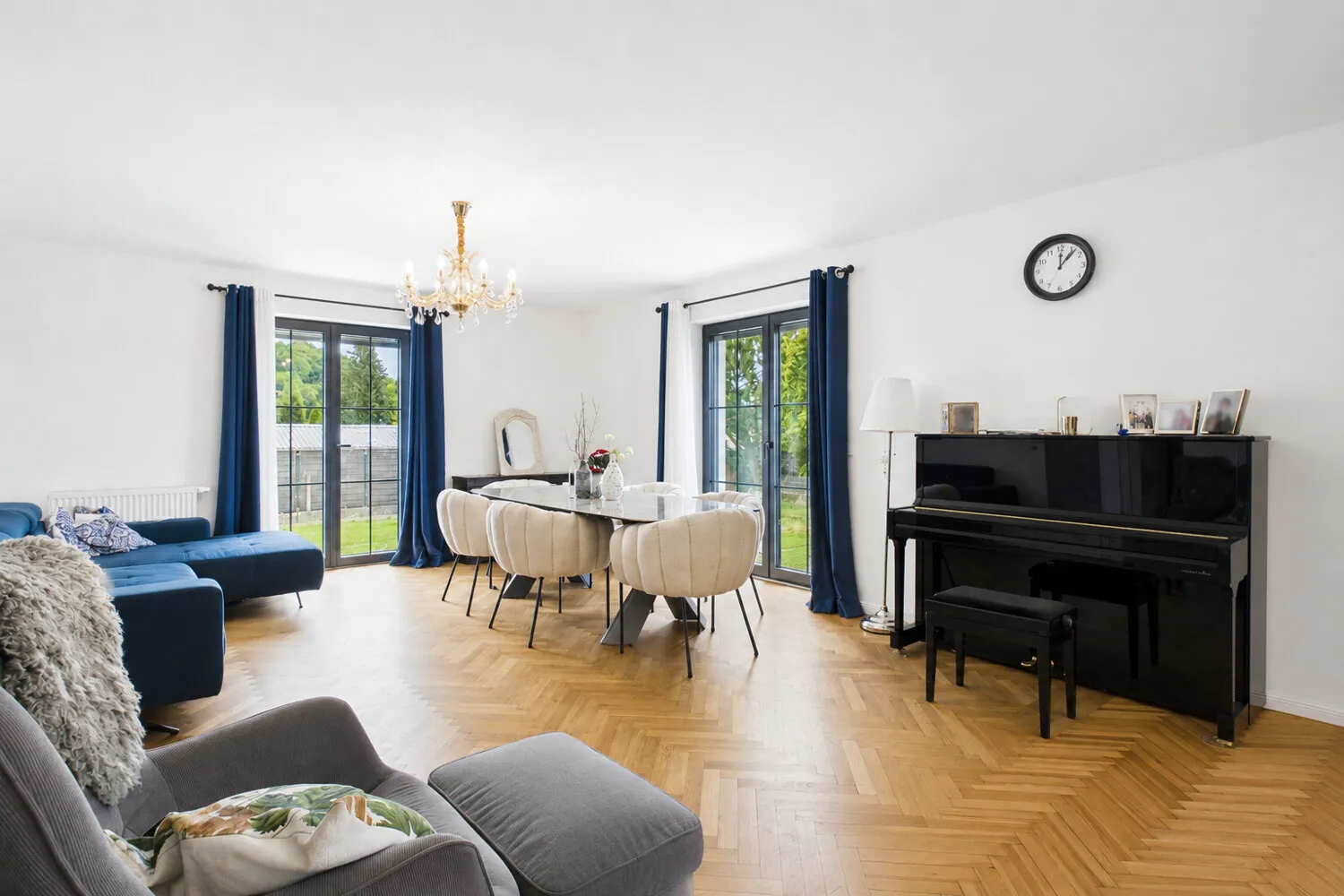 Stilvoll kernsaniertes Wohnhaus mit großzügigem Raumangebot und weitläufigem Garten