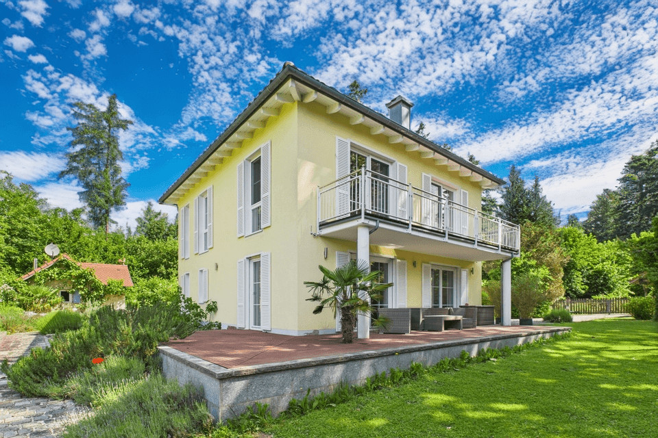Haus und Gästehaus in Alleinlage