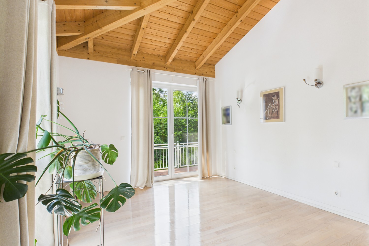 Haus und Gästehaus in Alleinlage