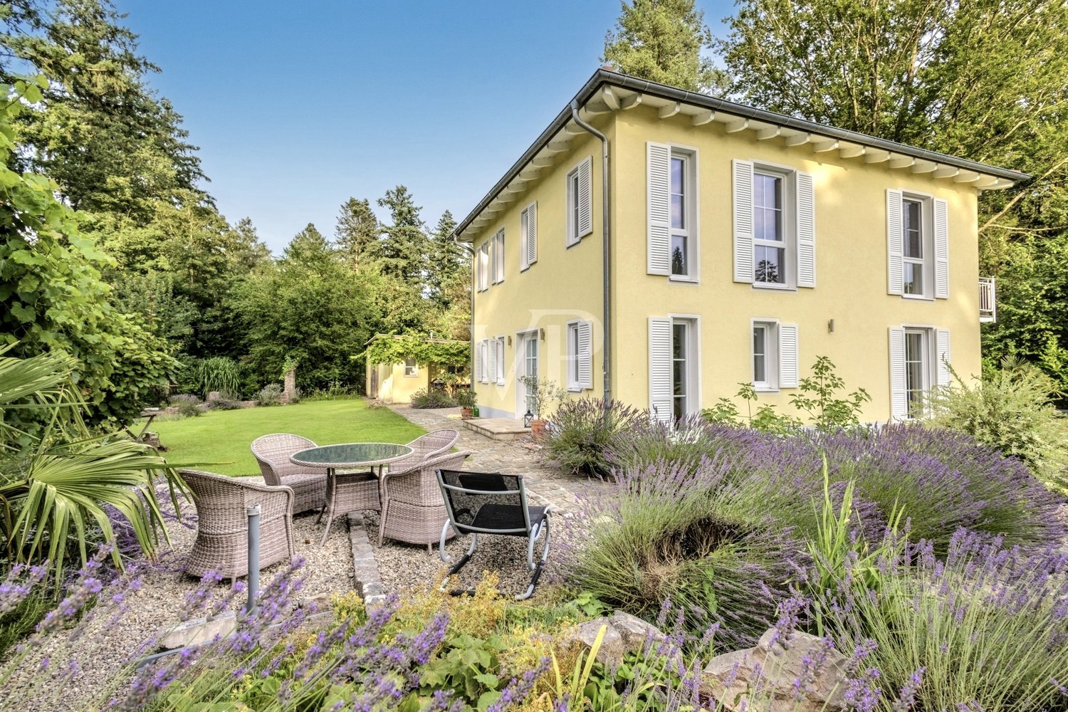 Haus und Gästehaus in Alleinlage