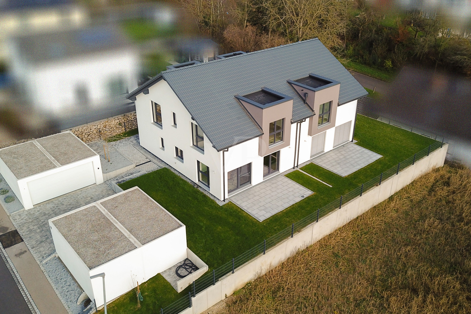 Neuwertige A+ Doppelhaushälfte: Familienfreundlich und komfortabel Wohnen mit fantastischem Ausblick