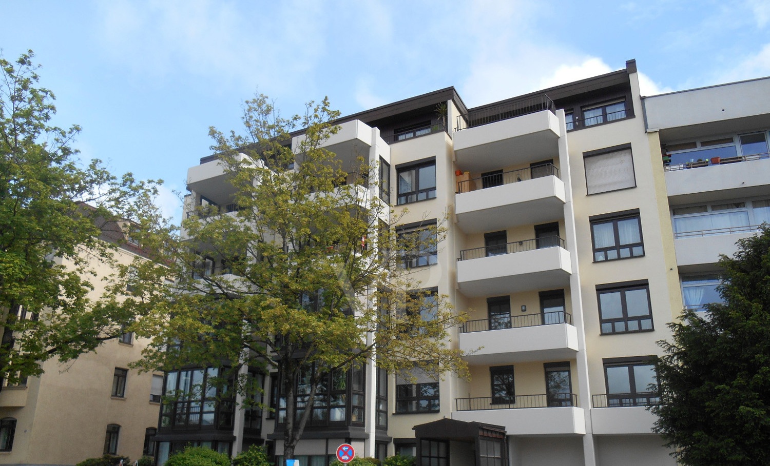 Gemütliche 2-Zimmer-Wohnung in der obersten Etage mit Dachterrasse, Balkon und Weitblick