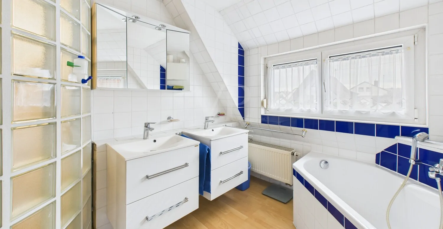 Modernisierte Doppelhaushälfte am Feldrand