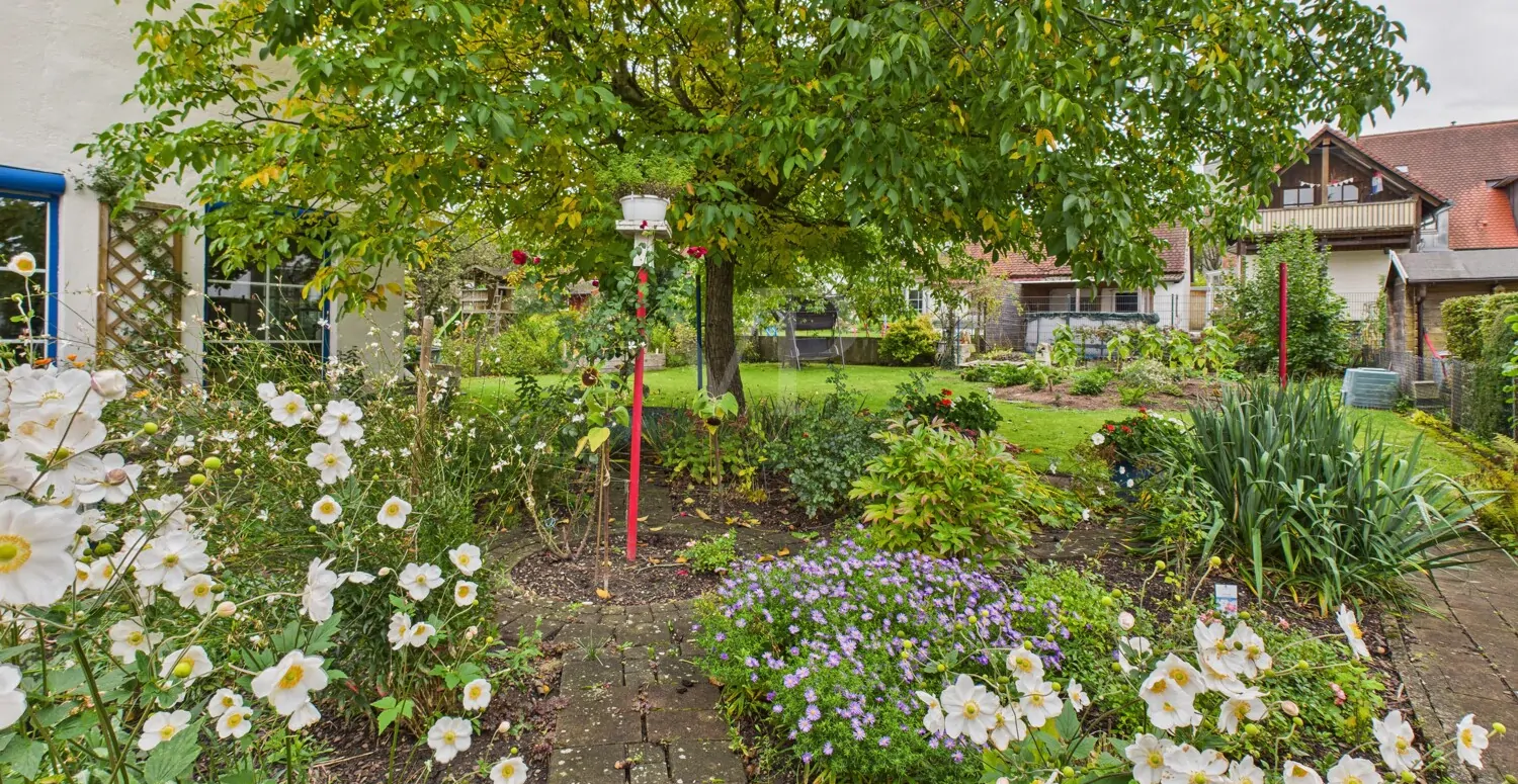 Modernisierte Doppelhaushälfte am Feldrand