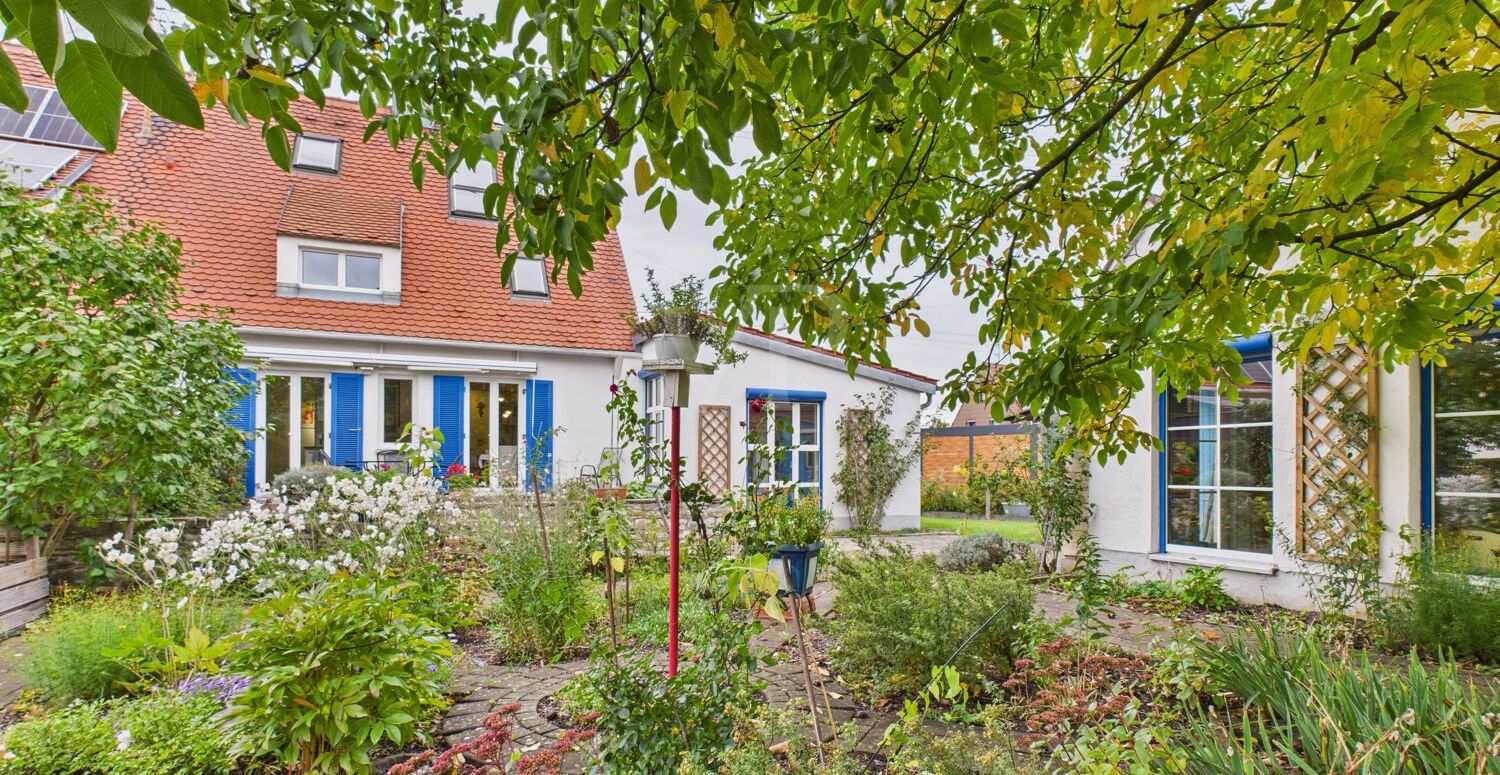 Modernisierte Doppelhaushälfte am Feldrand