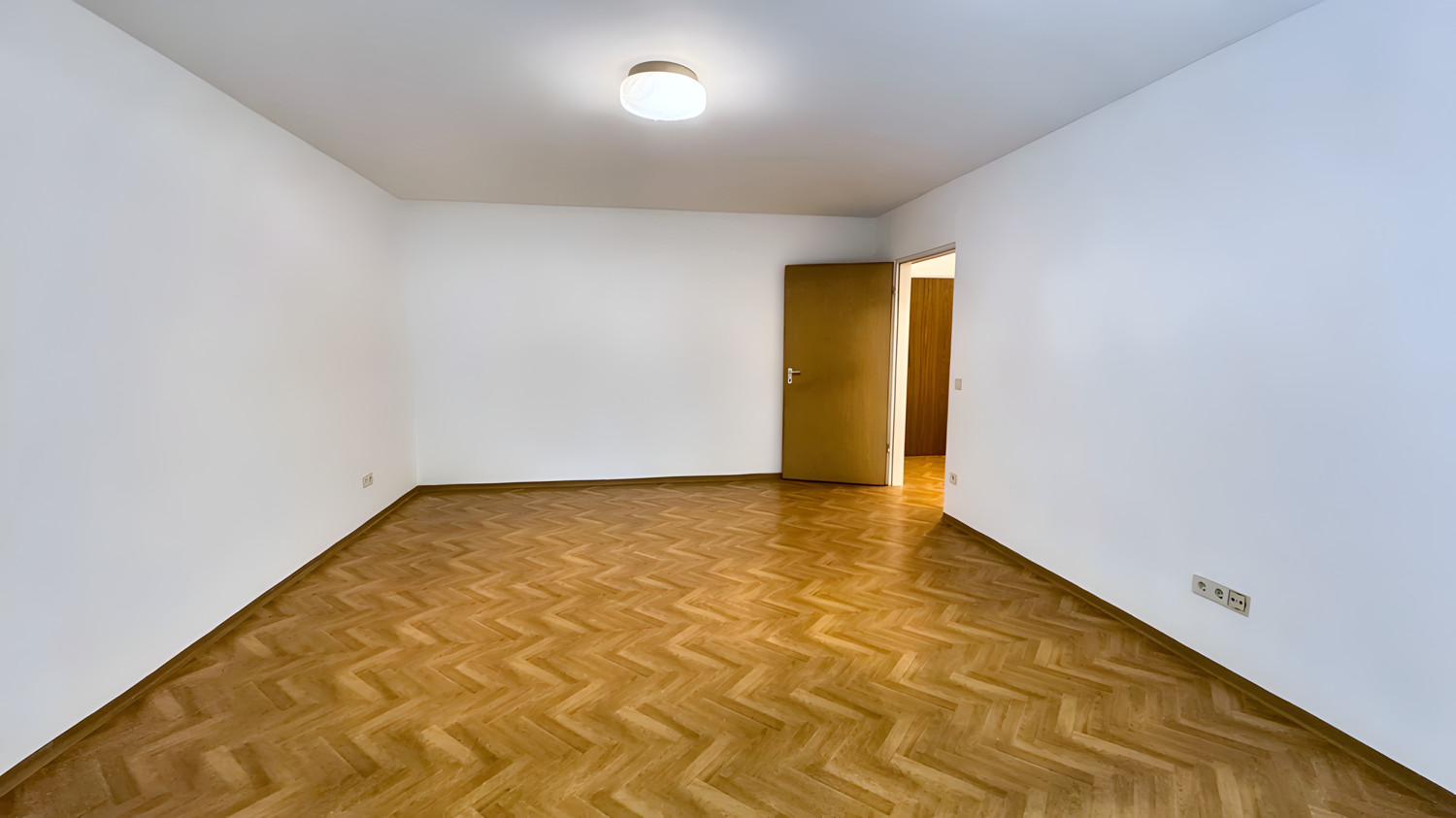 Helle Erdgeschosswohnung mit Balkon - Nähe Kuhsee