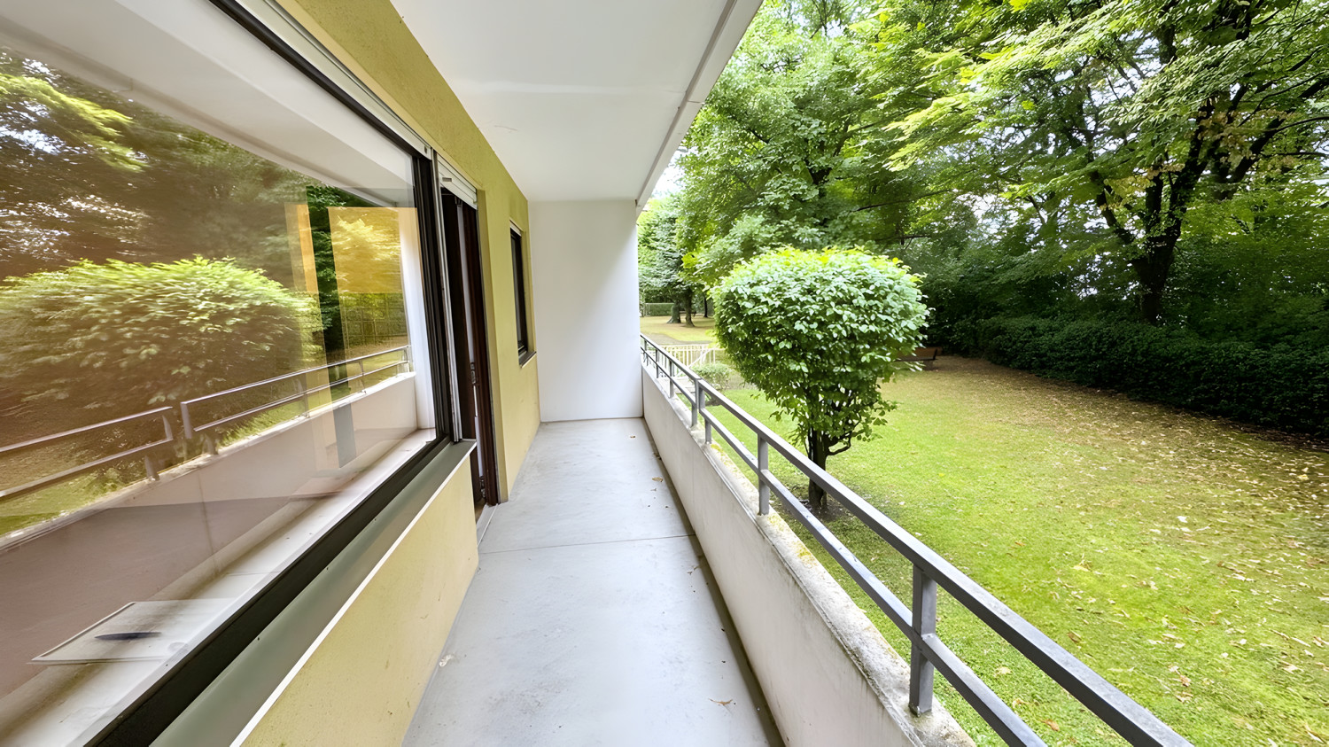 Helle Erdgeschosswohnung mit Balkon - Nähe Kuhsee