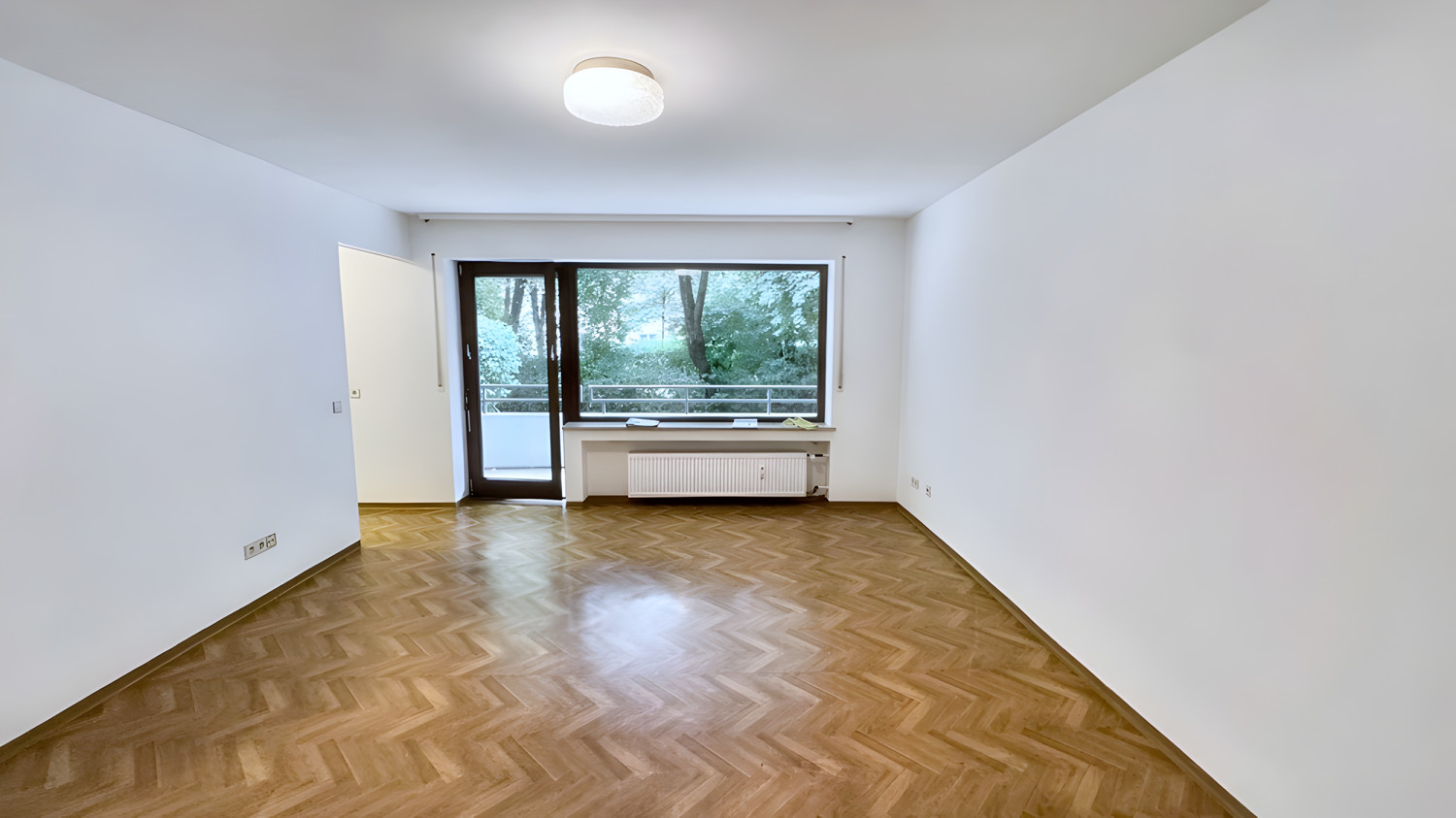 Helle Erdgeschosswohnung mit Balkon - Nähe Kuhsee