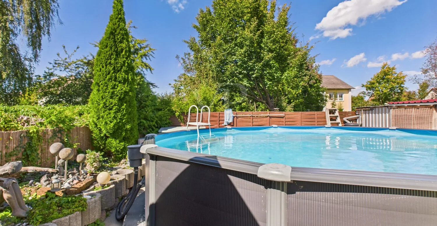 Großzügiges Familienhaus mit Wintergarten, Pool, Garten und Lebensfreude