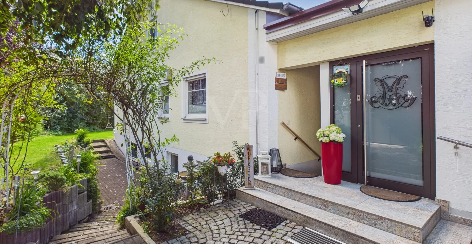 Großzügiges Familienhaus mit Wintergarten, Pool, Garten und Lebensfreude