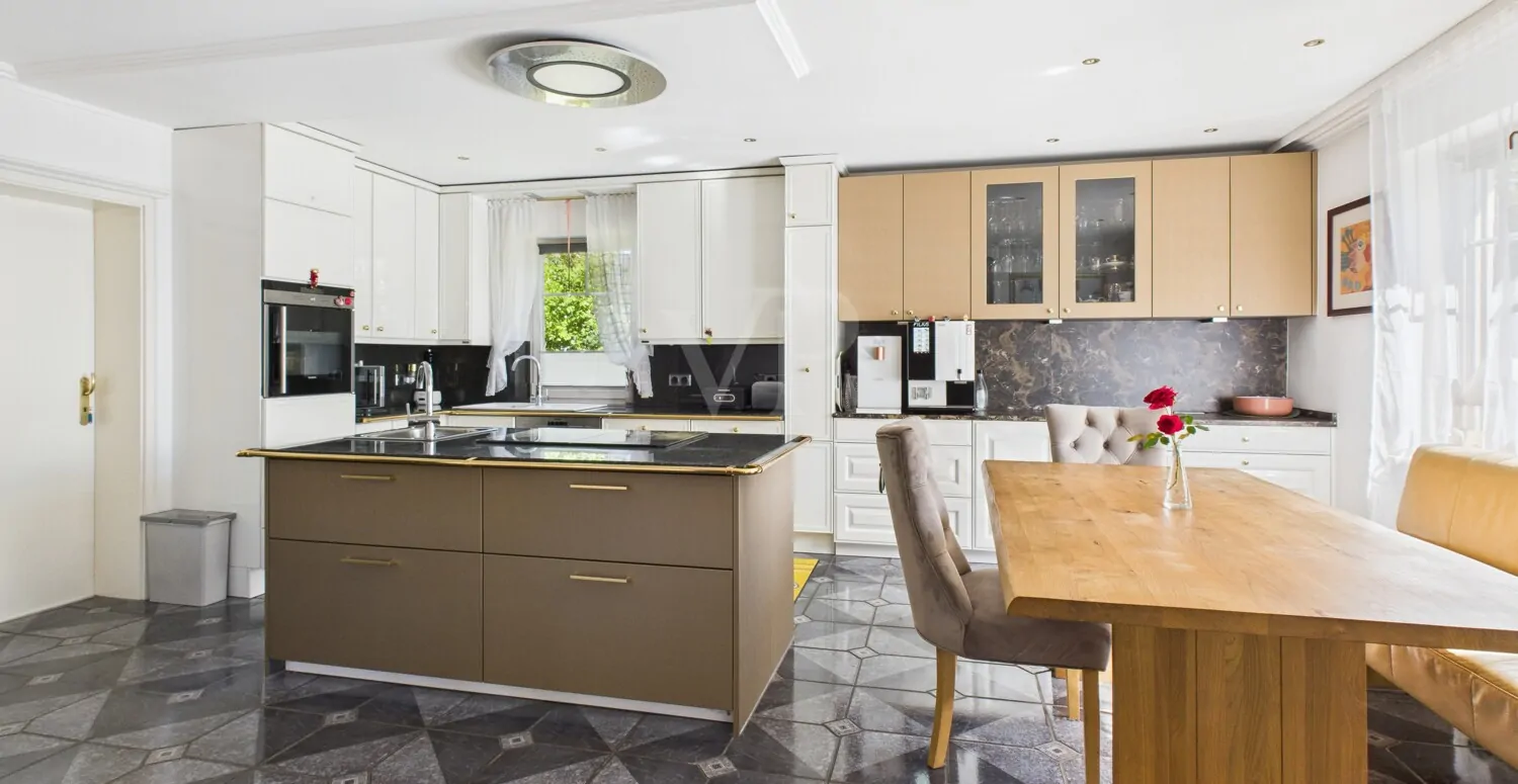 Großzügiges Familienhaus mit Wintergarten, Pool, Garten und Lebensfreude