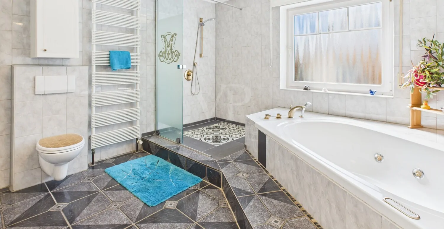 Großzügiges Familienhaus mit Wintergarten, Pool, Garten und Lebensfreude