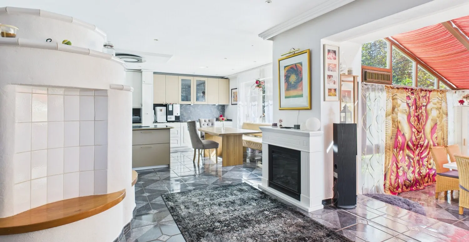 Großzügiges Familienhaus mit Wintergarten, Pool, Garten und Lebensfreude