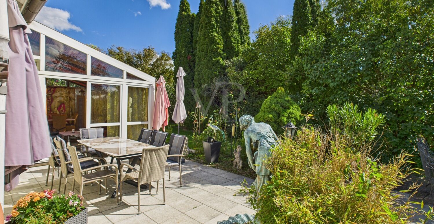 Großzügiges Familienhaus mit Wintergarten, Pool, Garten und Lebensfreude