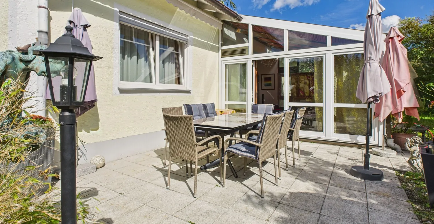 Großzügiges Familienhaus mit Wintergarten, Pool, Garten und Lebensfreude