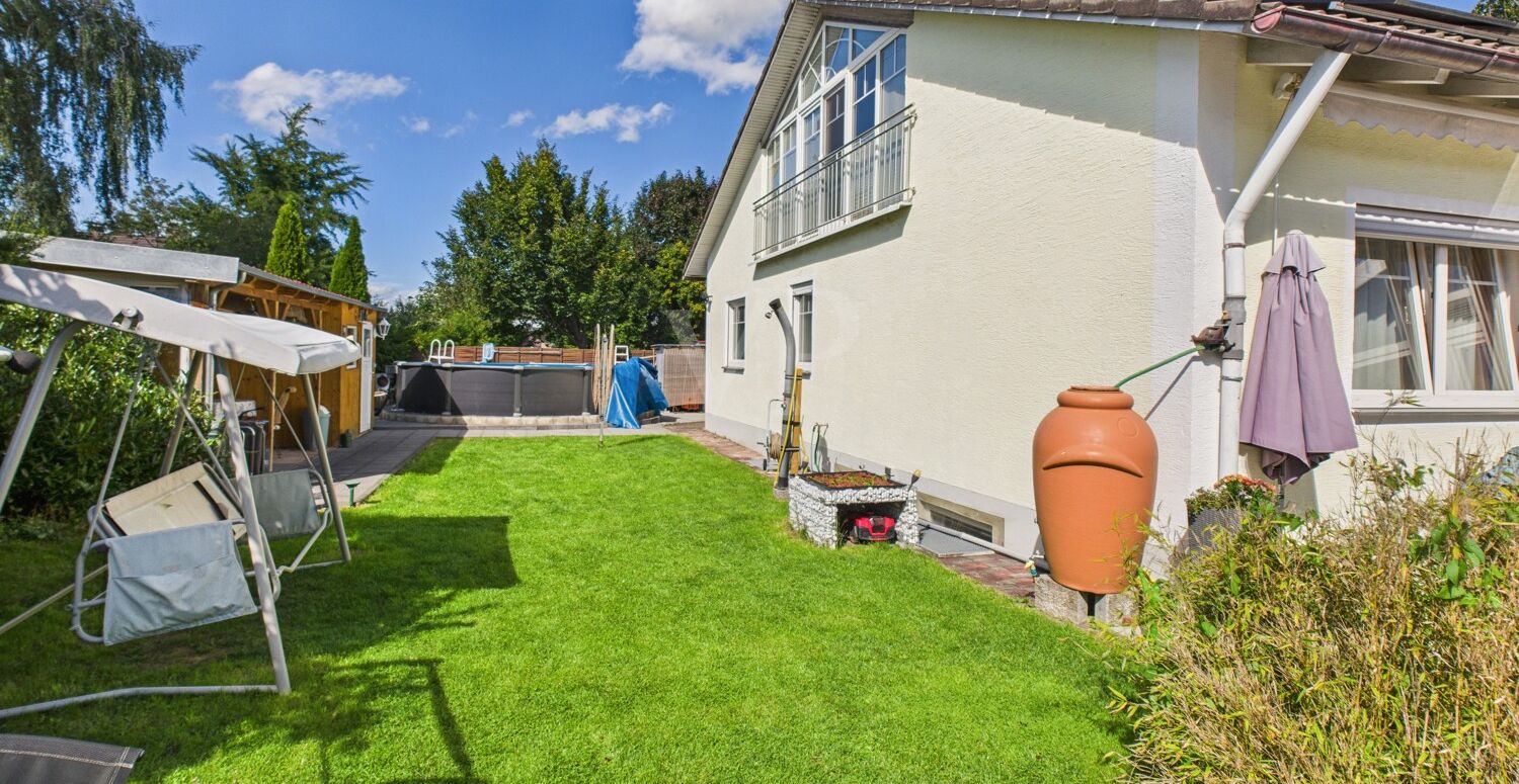 Großzügiges Familienhaus mit Wintergarten, Pool, Garten und Lebensfreude