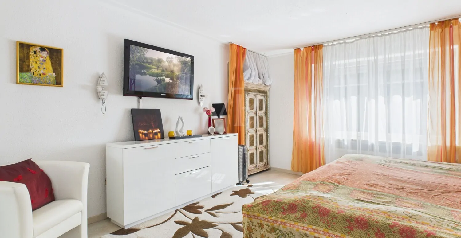 Großzügiges Familienhaus mit Wintergarten, Pool, Garten und Lebensfreude