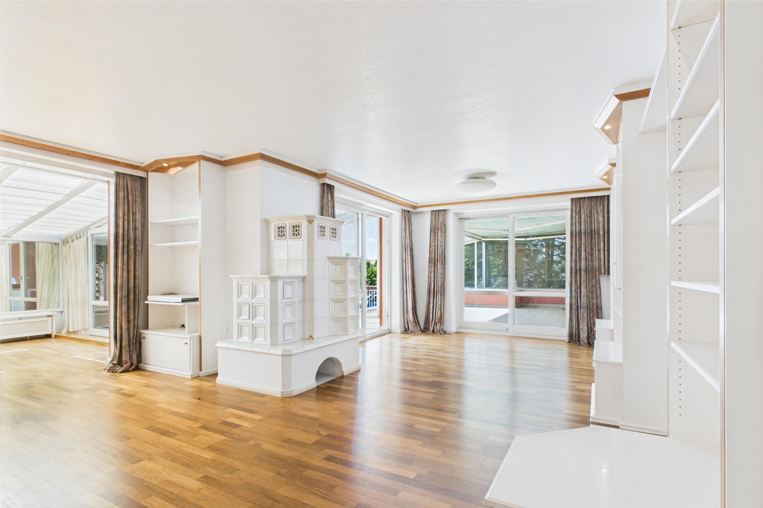 Lichtdurchflutete Doppelhaushälfte mit Einliegerwohnung, Pool und Weitblick in Neusäß-Westheim