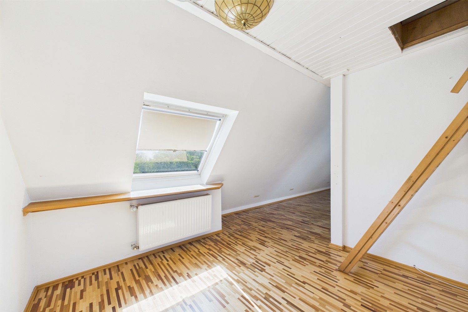 Lichtdurchflutete Doppelhaushälfte mit Einliegerwohnung, Pool und Weitblick in Neusäß-Westheim
