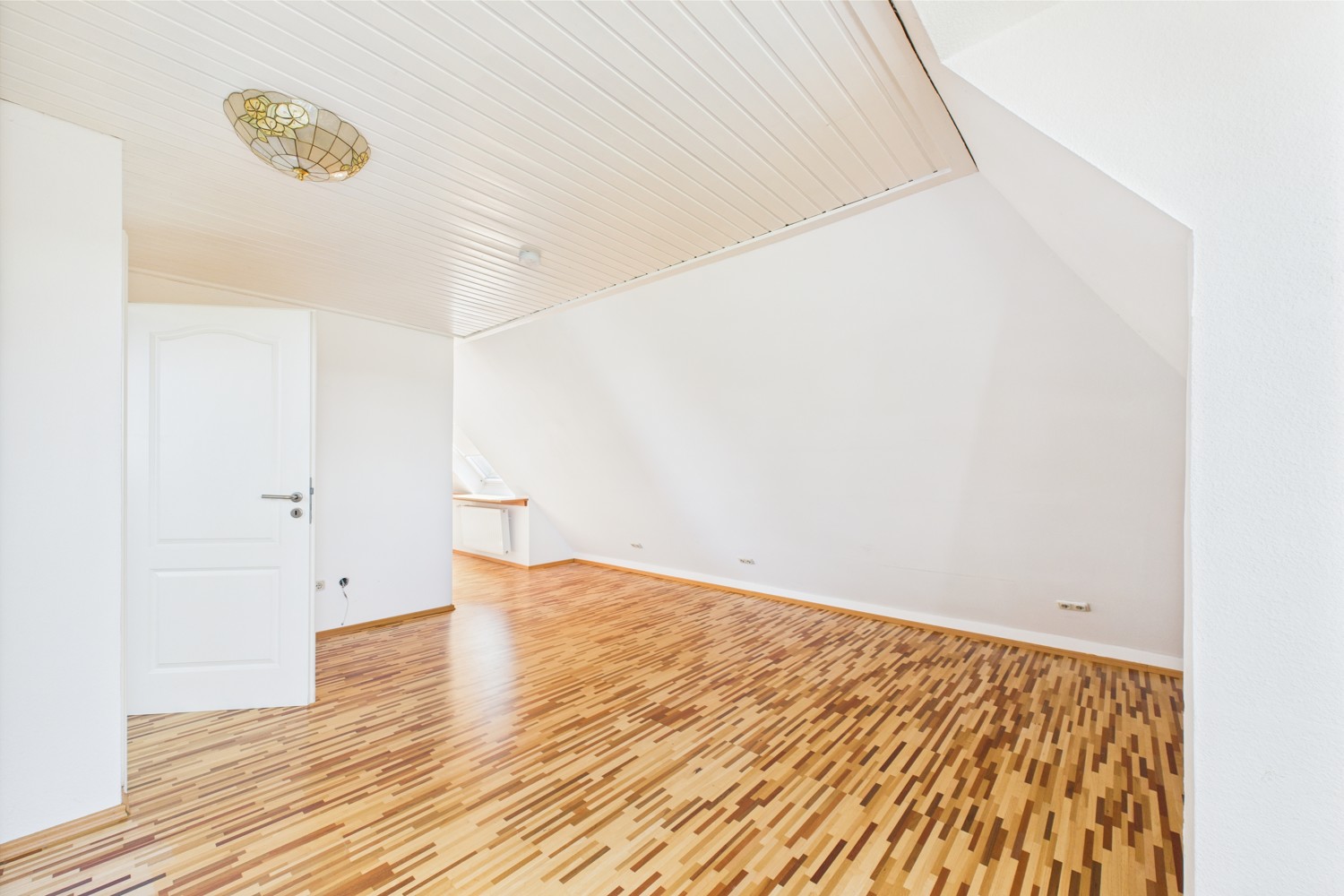 Lichtdurchflutete Doppelhaushälfte mit Einliegerwohnung, Pool und Weitblick in Neusäß-Westheim