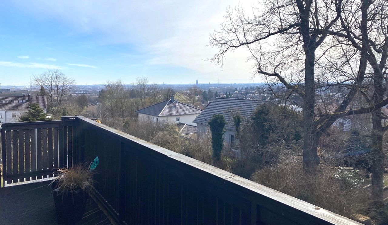 Luftige Eleganz mit Balkon und herrlichem Weitblick