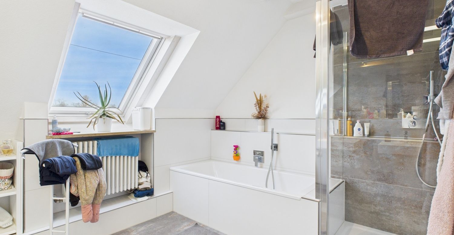 Luftige Eleganz mit Balkon und herrlichem Weitblick