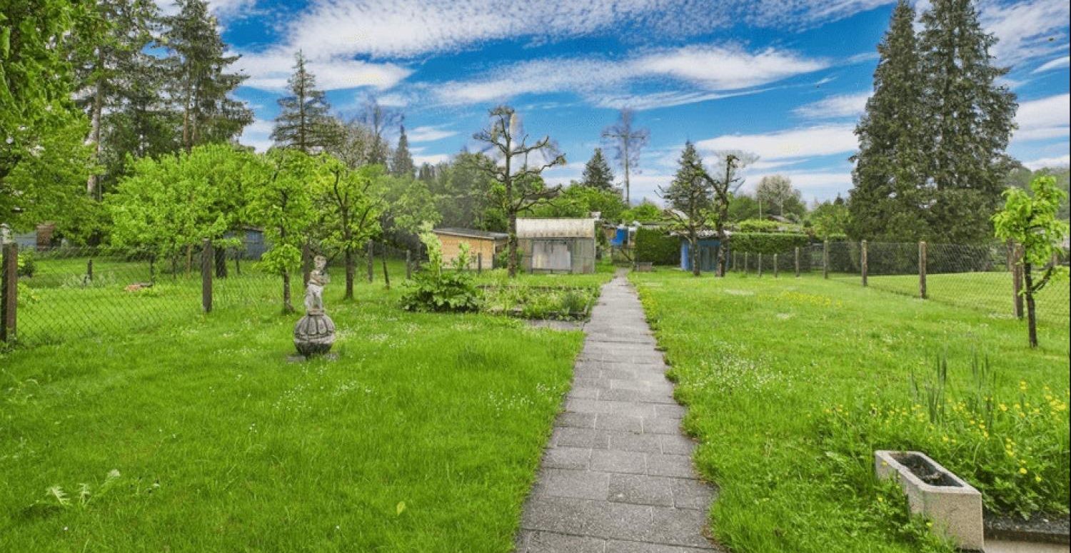 Haus mit Einliegerwohnung und großen traumhaften Garten