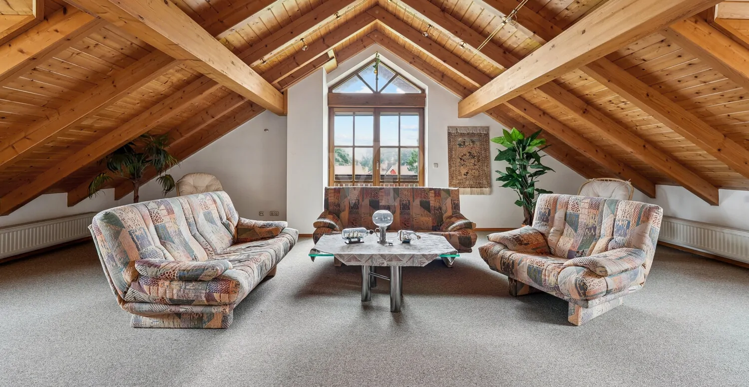 Großzügiges Anwesen in Biberbach für Lebensträume, Generationen und Visionen