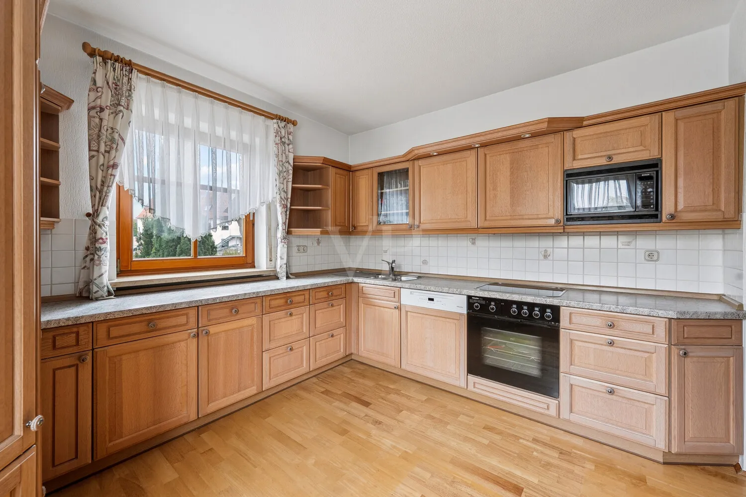 Großzügiges Anwesen in Biberbach für Lebensträume, Generationen und Visionen