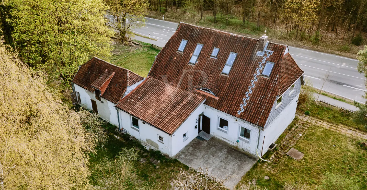 Sanierungsobjekt mit Potenzial – Haus mit Nebengebäuden