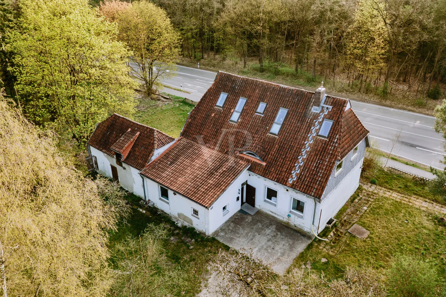 Sanierungsobjekt mit Potenzial – Haus mit Nebengebäuden