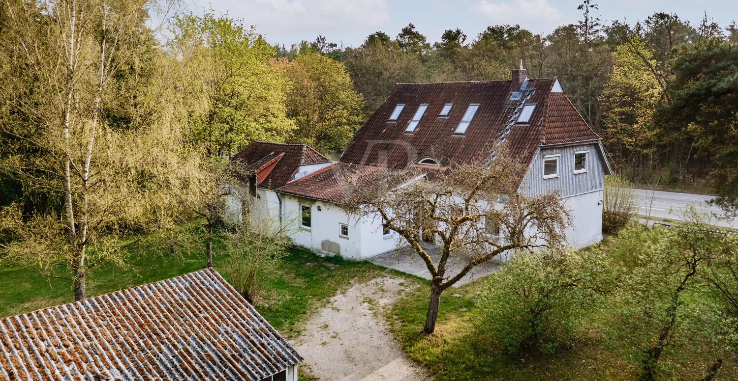 Einfamilienhaus mit vielseitig nutzbaren Nebengebäuden