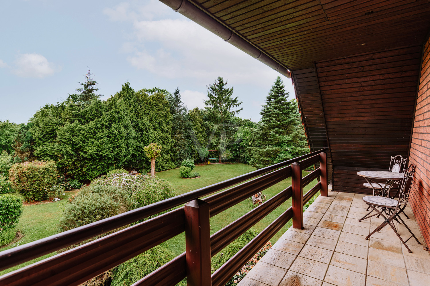 Naturnahes Wohnen: Schlafzimmer mit Loggia und herrlichem Landschaftsblick
