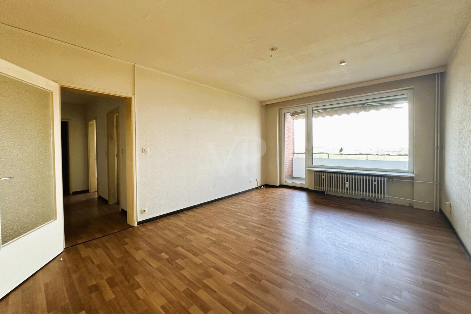 Wohnzimmer mit Zugang zur Loggia