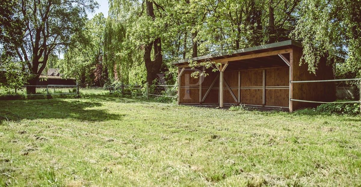 Pferdeunterstand