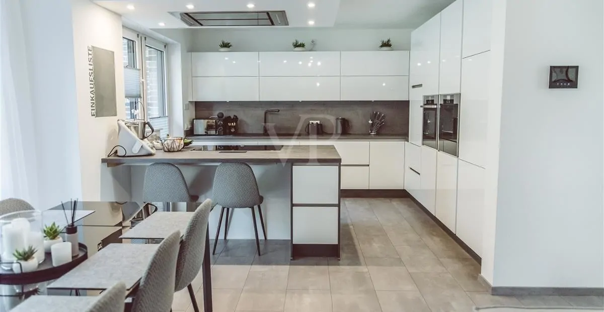 Esszimmer und Küche