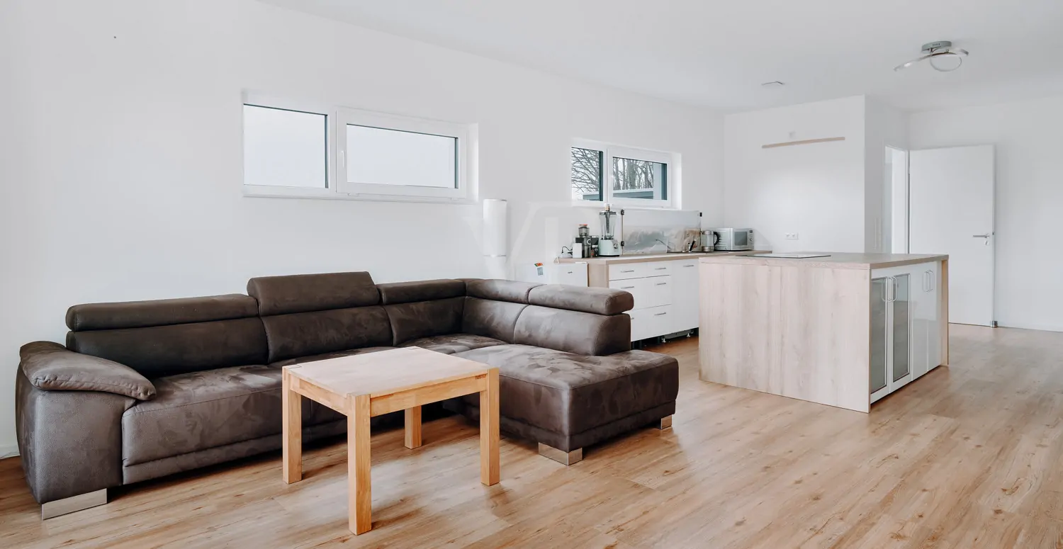 Stilvolle Doppelhaushälfte mit hochwertiger Ausstattung und energieeffizientem Wohnkomfort