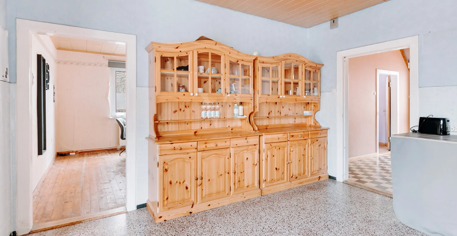 Großzügiges Zweifamilienhaus mit Potenzial und großem Grundstück!