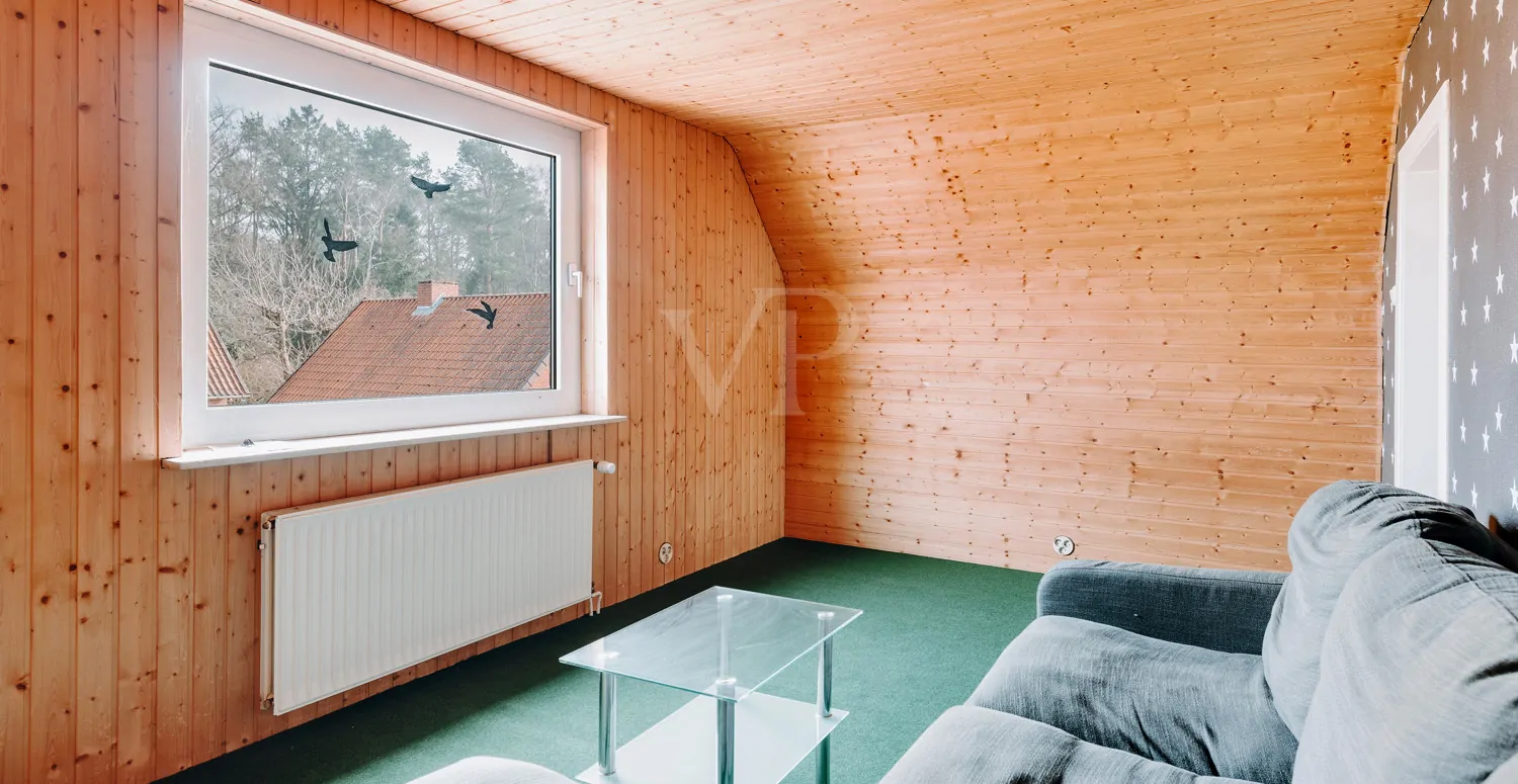 Großzügiges Zweifamilienhaus mit Potenzial und großem Grundstück!