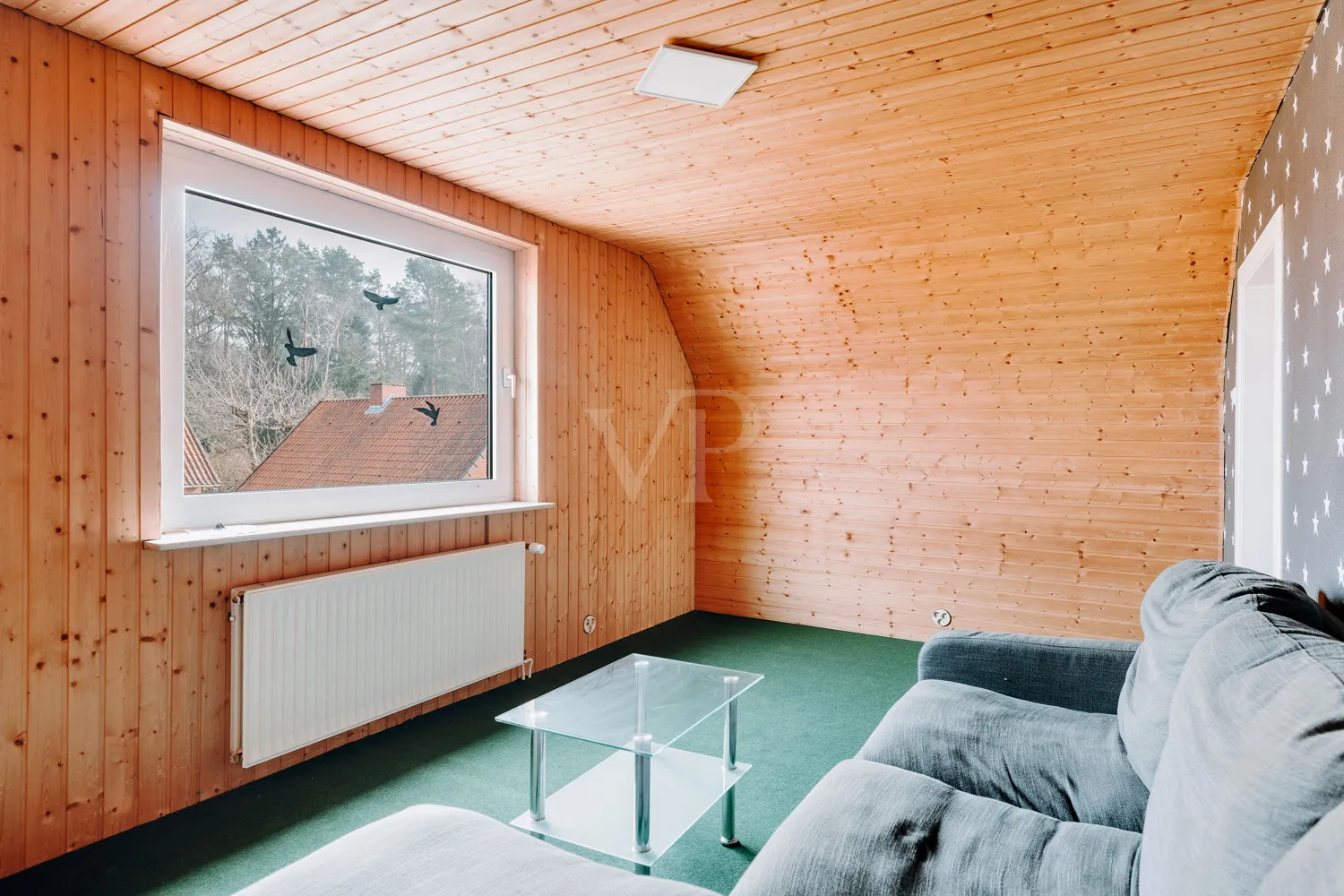 Spacieuse maison bifamiliale avec du potentiel et un grand terrain !