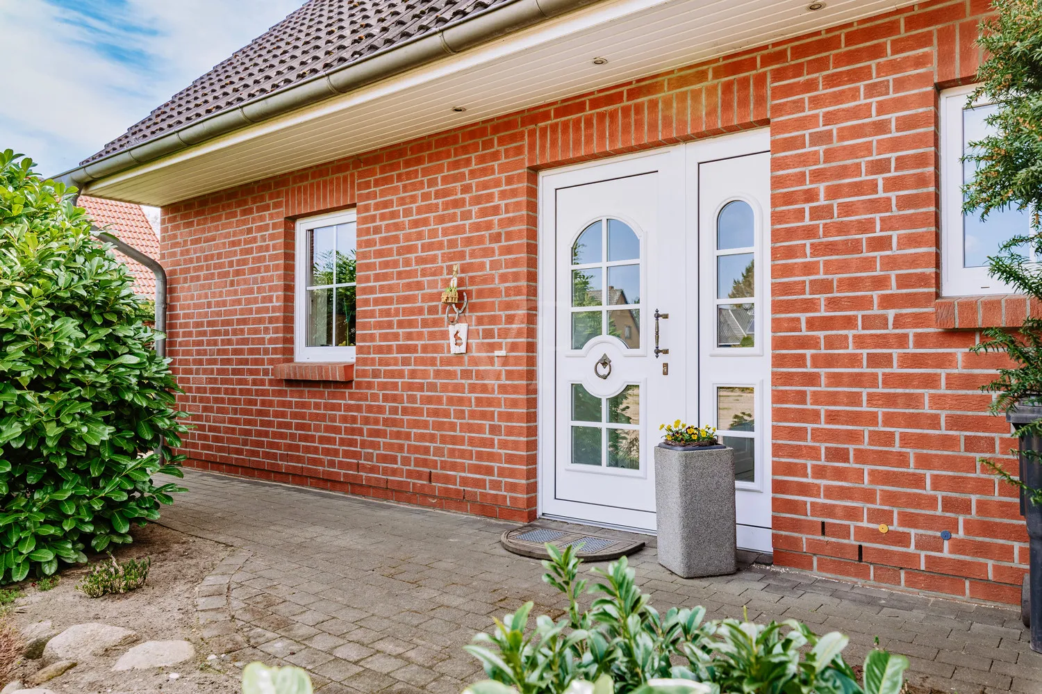 Nordansicht - Hauseingang Gepflegter Hauseingang