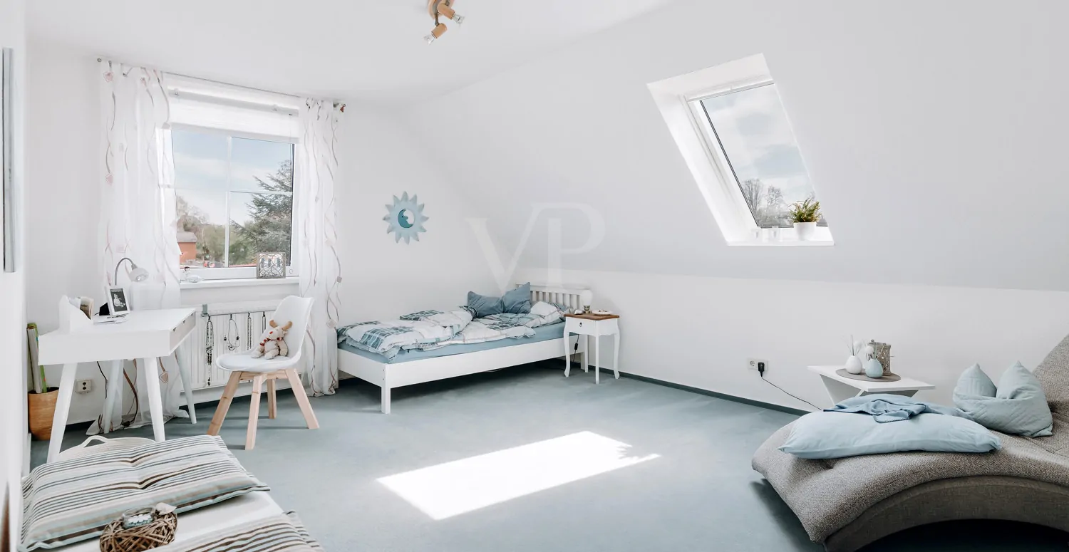 Ein weiteres Zimmer bietet sich ideal als Kinder- oder Gästezimmer an