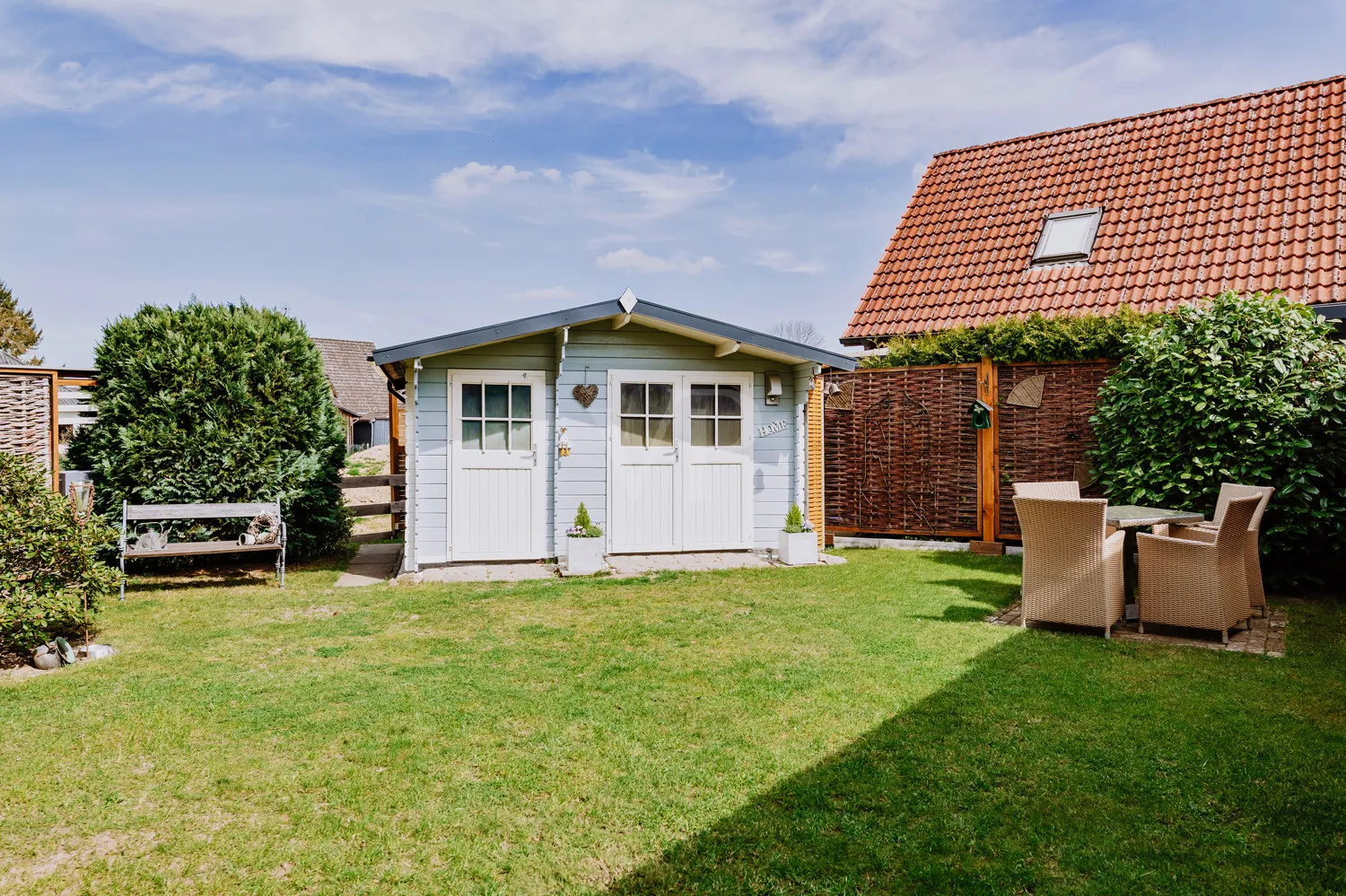 Charmantes Gartenhaus mit großzügiger Abstellfläche